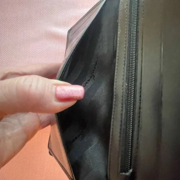 Salvatore Ferragamo Black Leather Women's Wallet - Picture 12 of 13